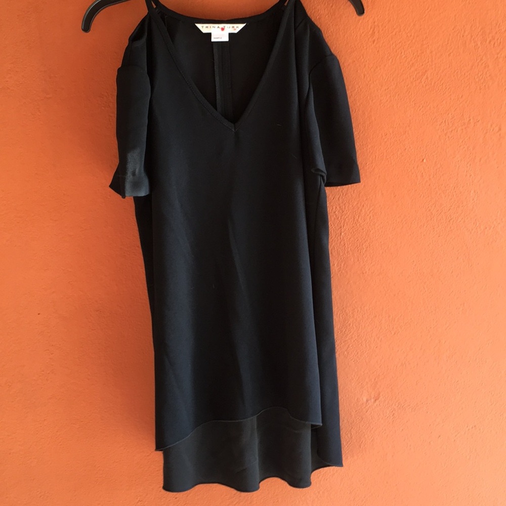 Trina Turk Black Cold Shoulder Tunic Top NWOT🖤